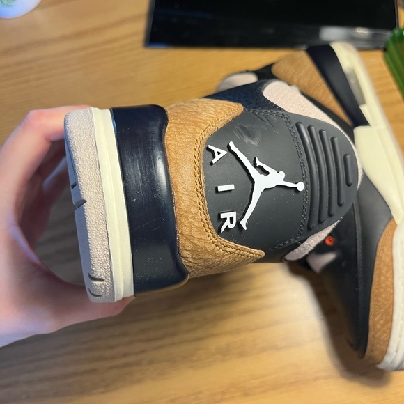 Jordan 3 Desert Elephant Size 10 - Picture 7 of 7
